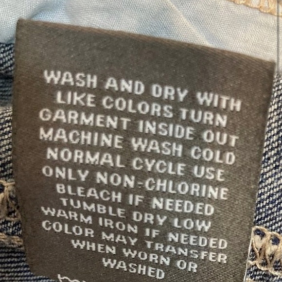 Torrid women’s denim jacket size 1 light wash distressed - Picture 13 of 14